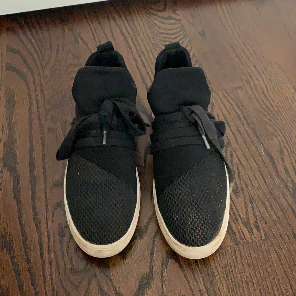Steve Maddens women’s shoes.